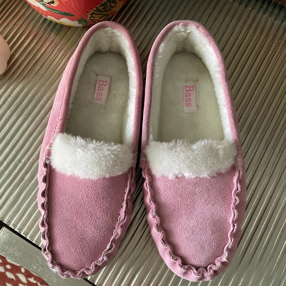 *New* Bass Fleece Lined Suede Slippers - Picture 2 of 7